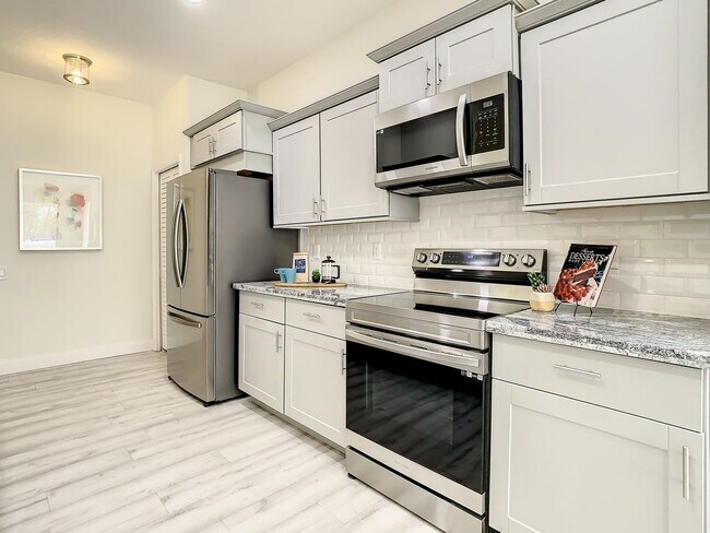 Building Photo - Beautifully Remodeled Citrus Park House