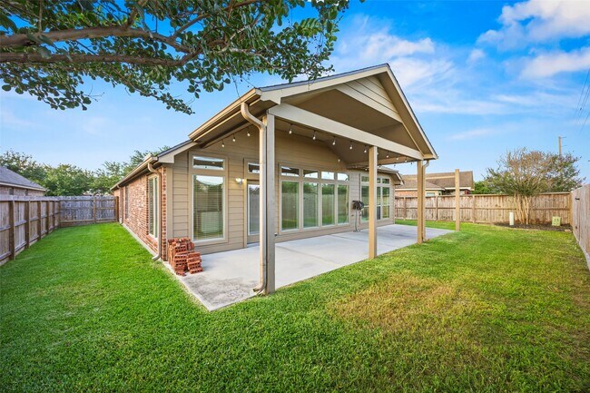 Building Photo - 31815 Forest Oak Ln