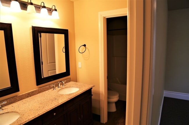 Building Photo - 971Circ