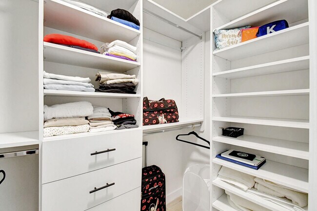 Building Photo - 1116 N Ocean Blvd