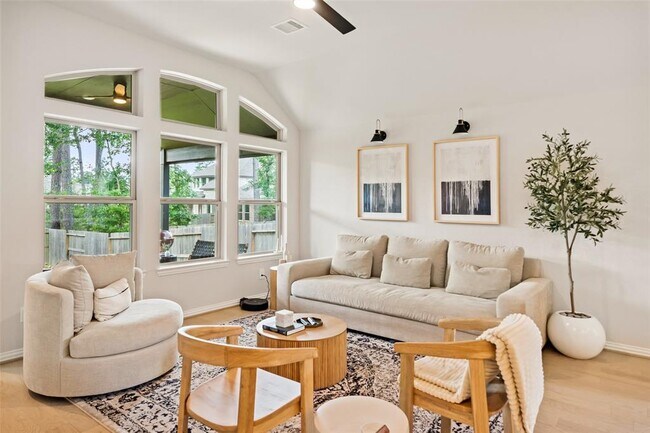 Building Photo - 531 Carina Gaze Dr