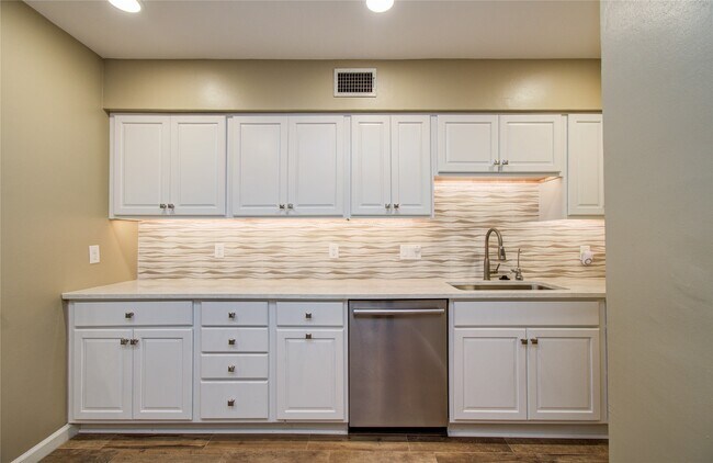 Building Photo - 2700 Bellefontaine St