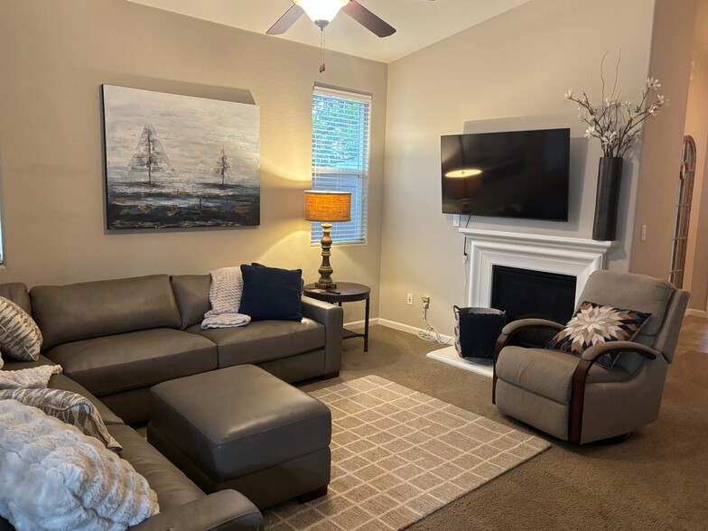 living area - 5149 W Pianosa Ave