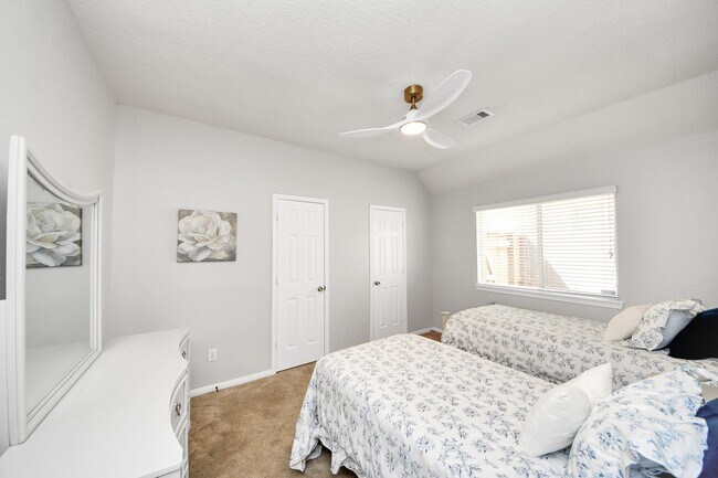 Building Photo - 7823 Hazy Brook Ln