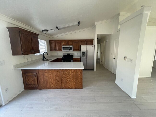 Building Photo - Fresh remodel in quiet neighborhood!  Comm...