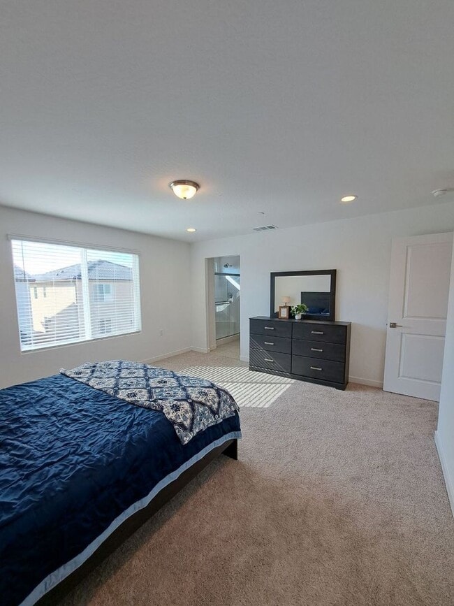 Building Photo - MOVE IN READY: Brand-New 2-Story Home with...