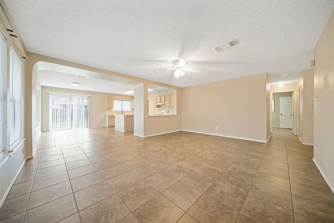 Building Photo - 3 Bedroom/2 Bath Regency Meadow Subdivision