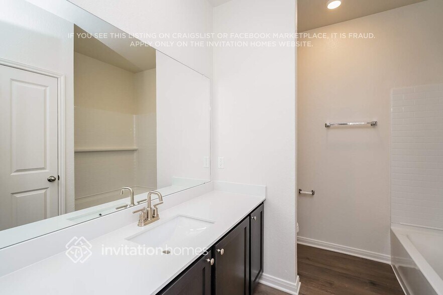 Building Photo - 10033 Pilot Pl