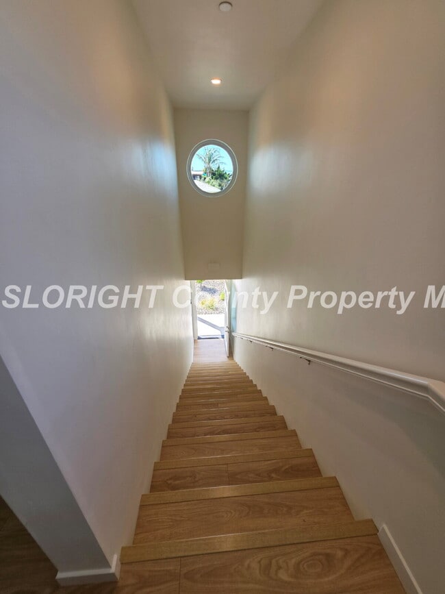 Building Photo - AVAILABLE NOW - 1 Bed, 1 Bath Morro Bay Apartment with Ocean View