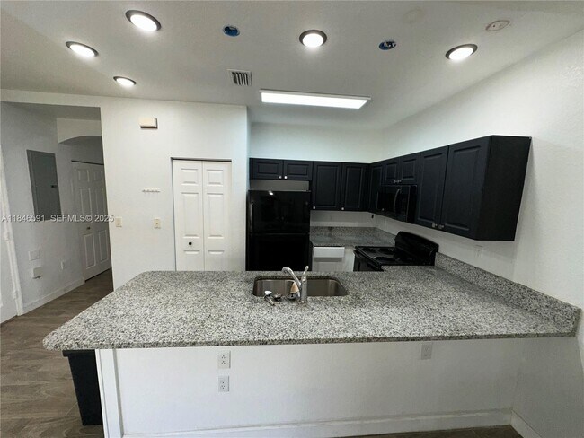 Building Photo - 4908 SW 141st Ave