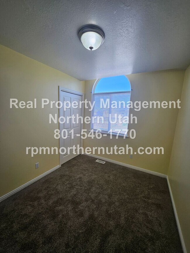 Building Photo - 3 Bedroom Home Coming Available in Ogden