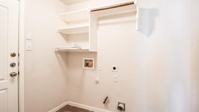 Building Photo - 502 Hidden Brook Ln