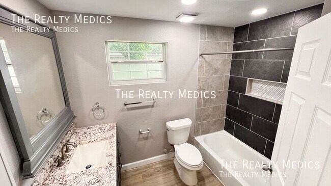 Building Photo - 6216 Lake Underhill Rd