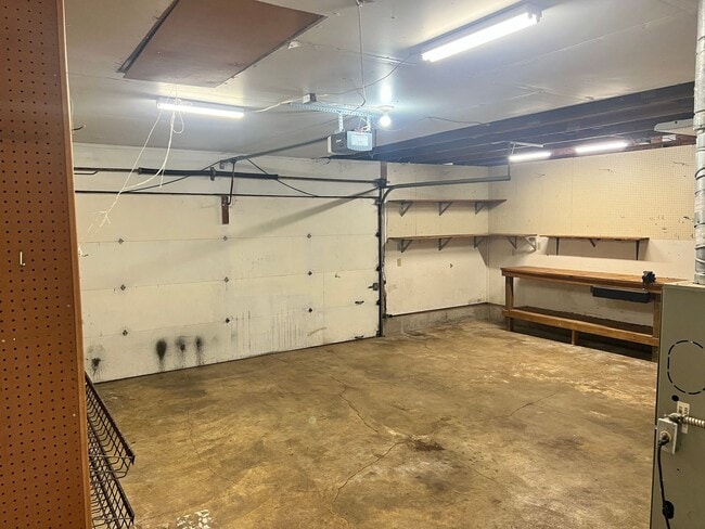 Building Photo - Charming Tualatin home on corner lot!