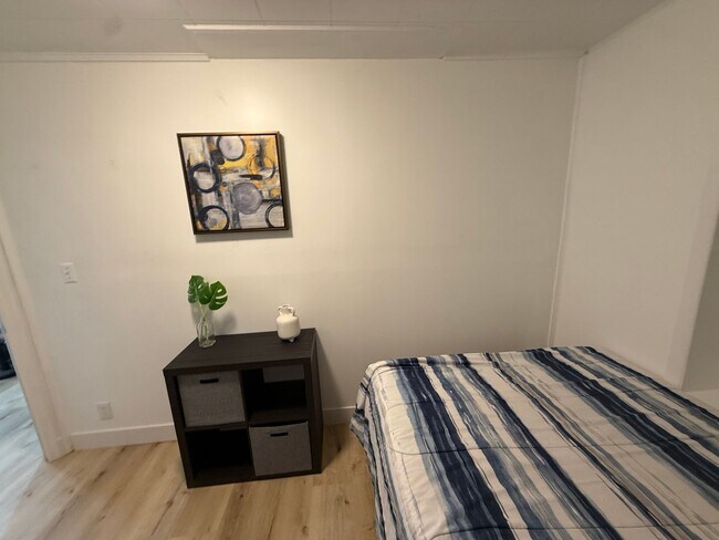 Building Photo - Affordable Private Guy Room in Avenues/University Area - Main Floor