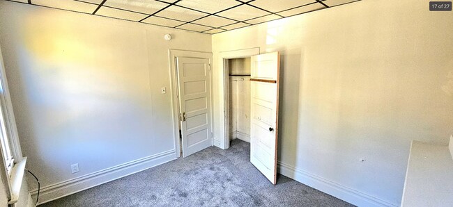 Building Photo - Spacious 5-Bedroom Bellevue Home with Sunroom & Massive Backyard