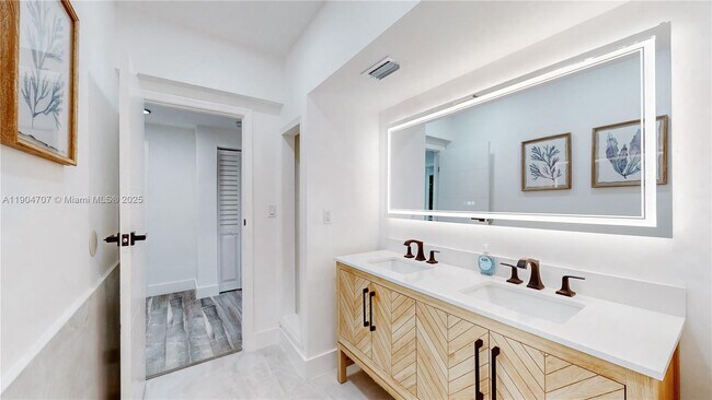 Building Photo - 2525 Garfield St