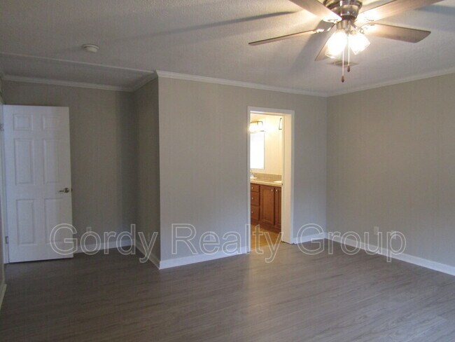 Building Photo - 5493 Willis Rd