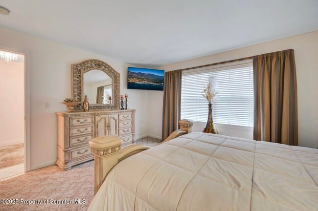 Building Photo - 11 Gilroy St