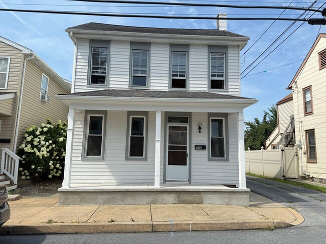 Building Photo - Spacious 3 bedroom 1 Bathroom Home in Manh...