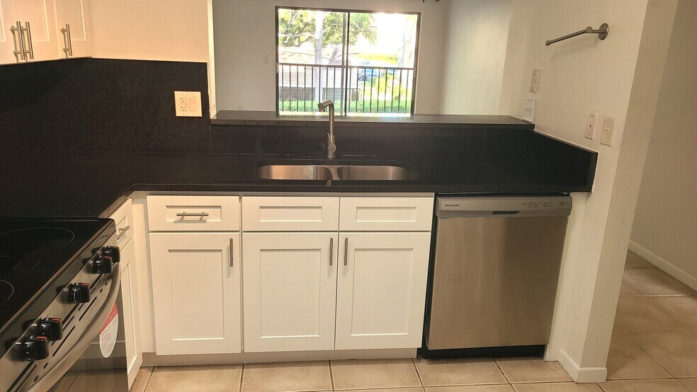 Building Photo - 3055 Casa del Sol Cir