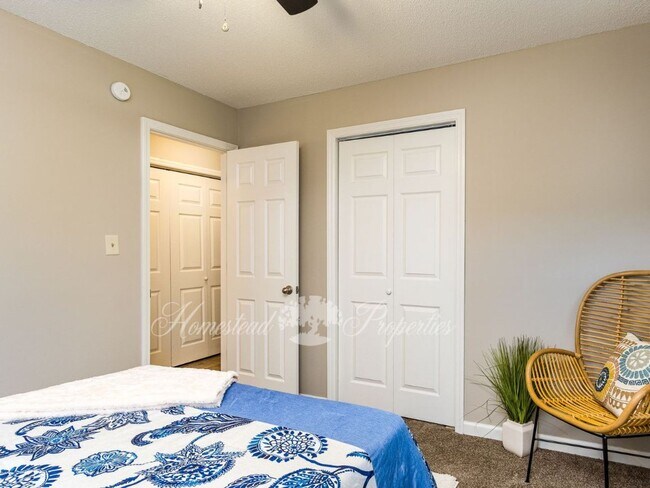 Building Photo - Quiet and convenient 3 Bedroom, 1 Bathroom apartment at our Oakland Duplex – Johnson City, TN
