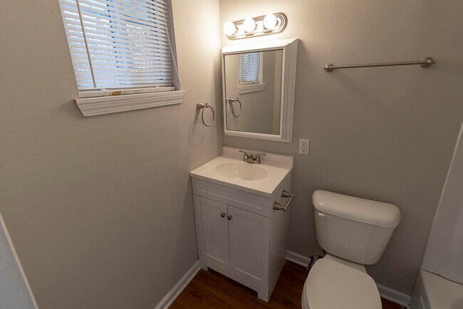 Building Photo - 105 N Garth Ave