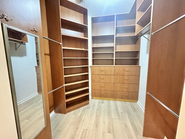 Building Photo - 702 Via Toscana Via