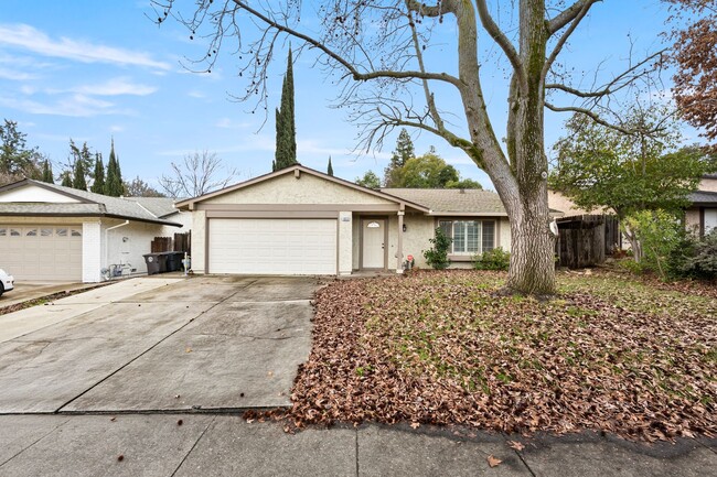 Building Photo - AVAILABLE NOW - CITRUS HEIGHTS 3 BEDROOM 2...