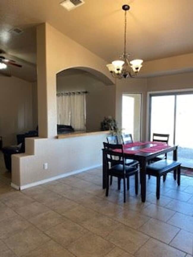 Building Photo - Fully Furnished: Beautiful 3 bedroom, 2 ba...