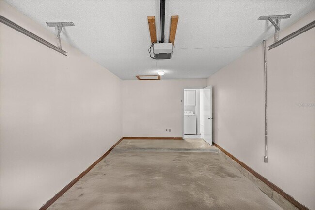 Building Photo - 2701 NE 10th St