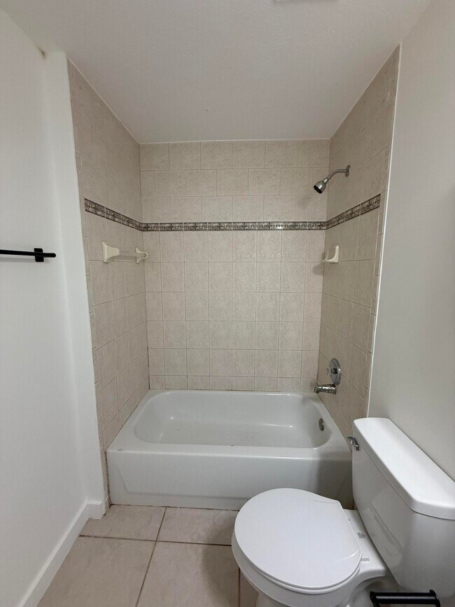 Building Photo - 1215 Hyacinth Pl