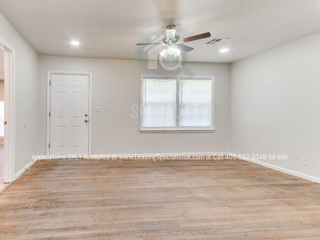 Building Photo - Charming Mid Norman 3 Bed 2 Bath Home!