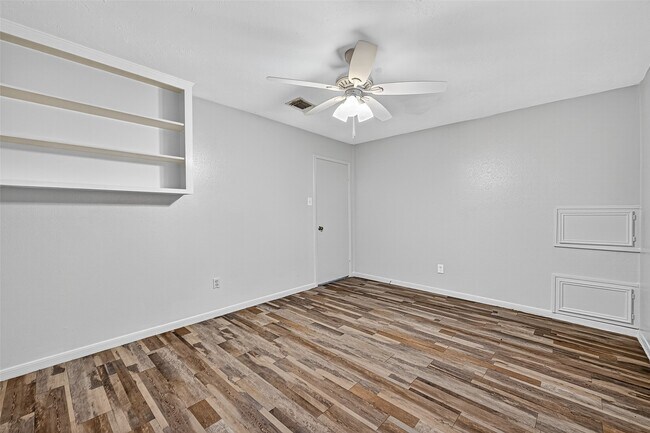Building Photo - 3303 Palm Desert Ln