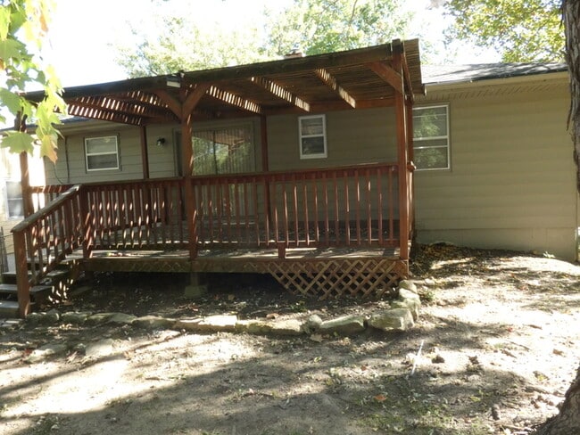 Building Photo - Beautifully Updated Property In North Kans...