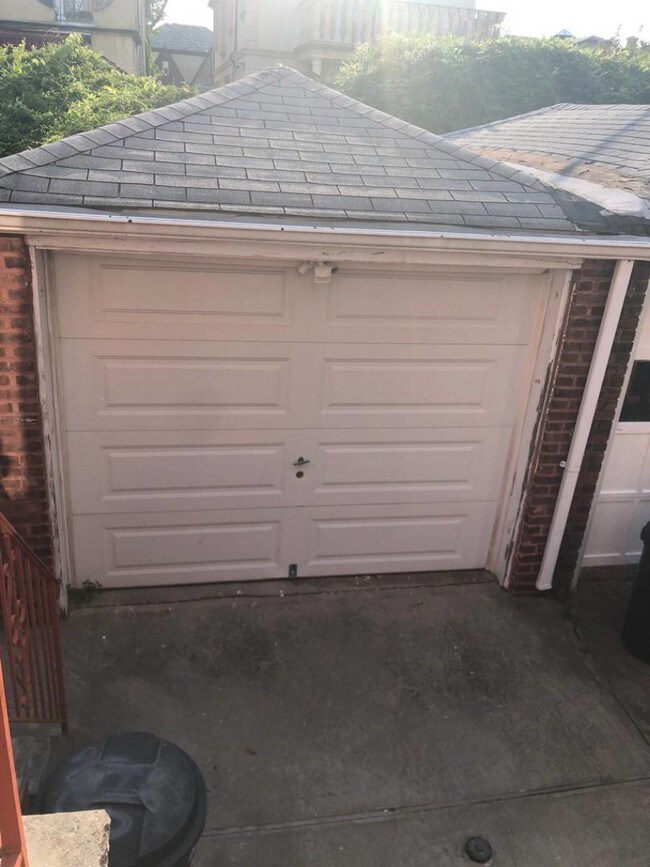 Building Photo - 166 Langham St