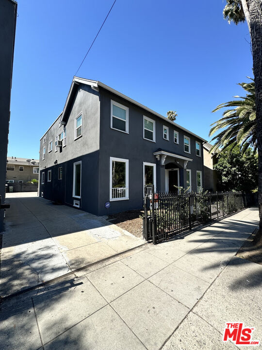 Building Photo - 5528 Franklin Ave
