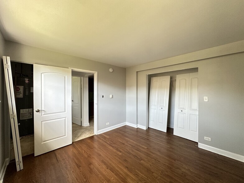 Building Photo - 7632.5 N Milwaukee Ave