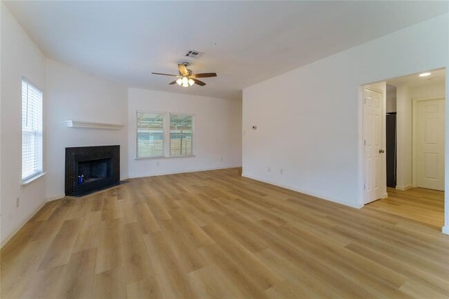 Building Photo - 1109 Hilltop Dr