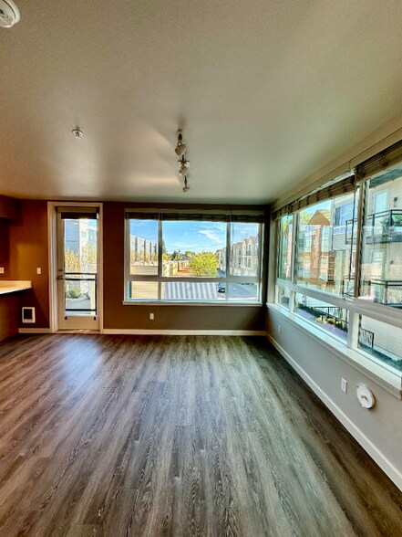 Building Photo - 2330 Yakima Ct