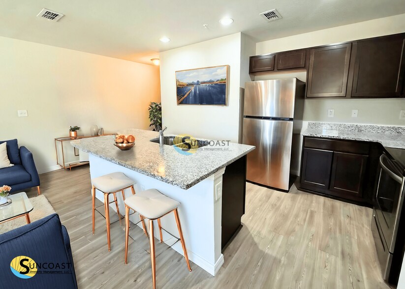 Building Photo - 6541 Sweetbay Ln