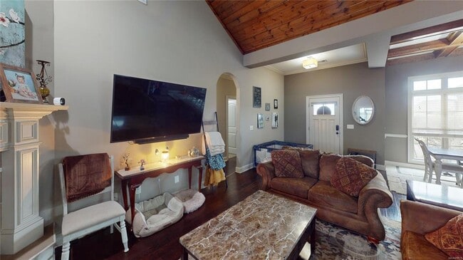 Building Photo - 150 Village Ct