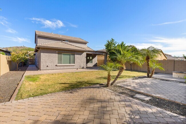 Building Photo - Gorgeous 4 Bedroom Home in Phoenix!