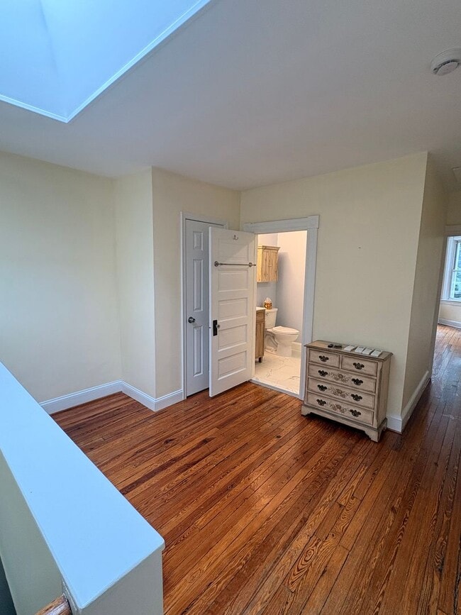 Building Photo - Gorgeous Hampden 2bd/2ba w/ Fin Bsmt, W/D, A/C and more! Available now