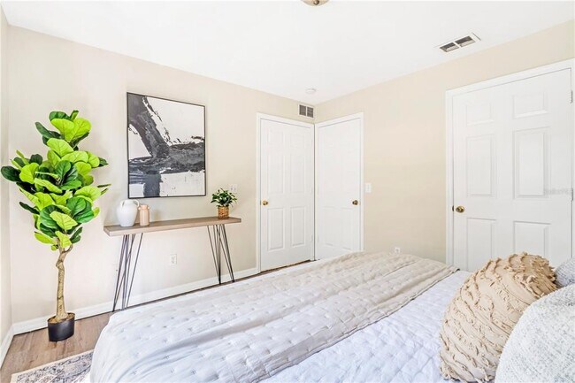 Building Photo - 816 Grove Ave