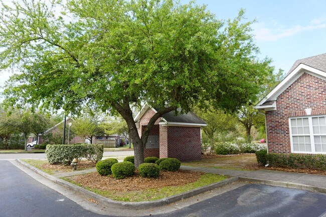 Building Photo - 227 Hibiscus Way