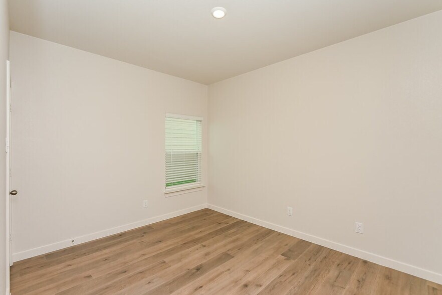 Building Photo - 1513 Harvester Dr