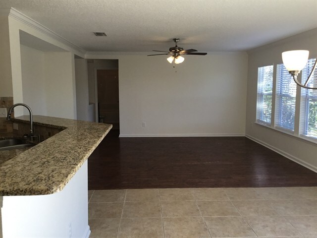 Building Photo - 385 Bostwick Cir
