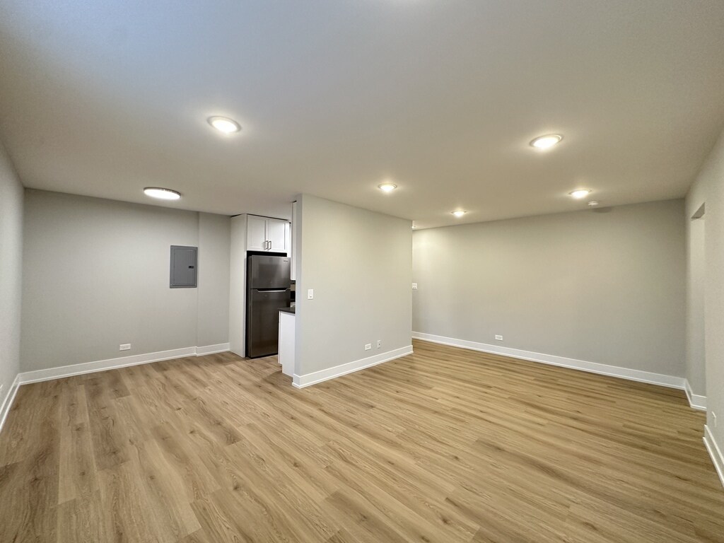 Building Photo - 531 W Aldine Ave