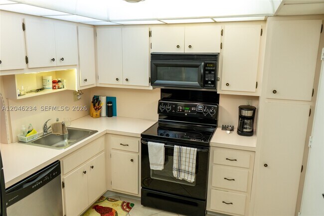Building Photo - 1600 S Ocean Dr